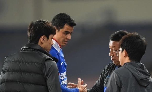 多图流：申花名宿莫雷诺现身球队主场并参观俱乐部基地