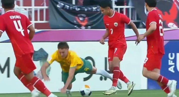 U17国少爆冷负印尼，绝境之下全力自救出线