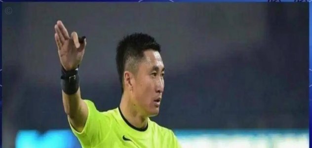 VAR亮剑！马宁回看录像后判定拉莫斯犯规并判点球