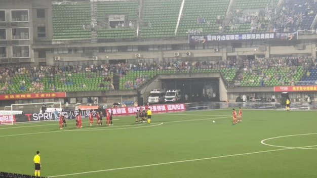 赣超真“干”起来咧！宜春vs萍乡点球起冲突，你怎么看？