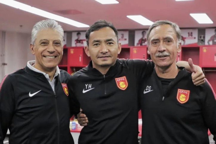 未雨绸缪，现在U16的西班牙教练和U15的周海滨行不行？