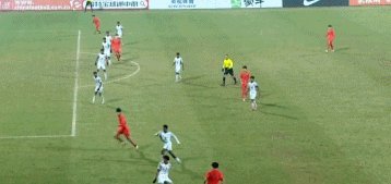 赵松源踢10号位传球的时机太差了