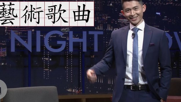 恩博洛凶狠放倒帕雷德斯，裁判向其出示黄牌