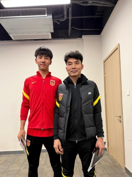 张家鸣伯恩利U21友谊赛首秀破门