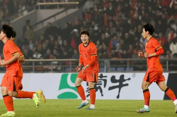 下半场闪击！赵松源射门造乌龙，U17国足2-0阿森纳